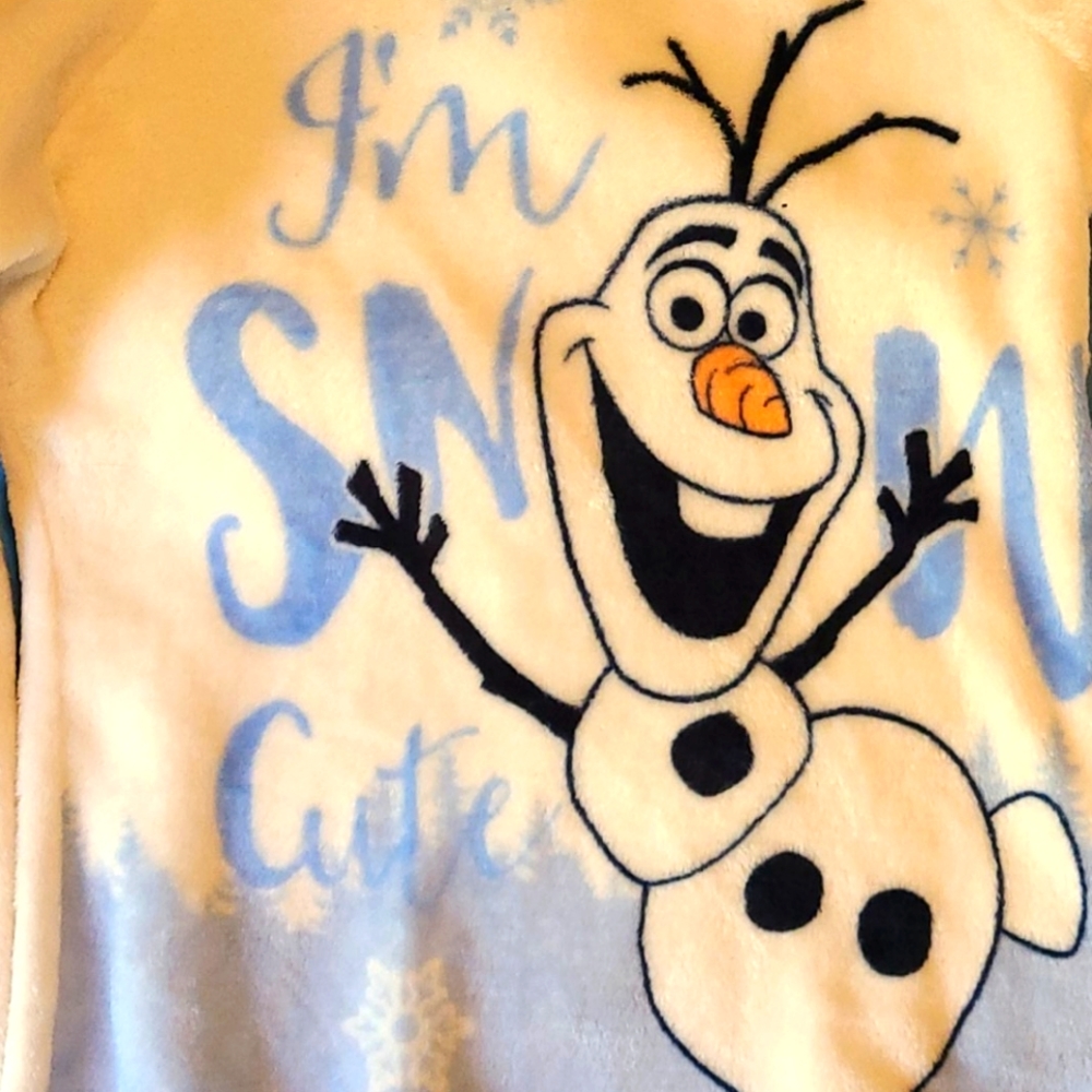 Oolaf sleep shirt